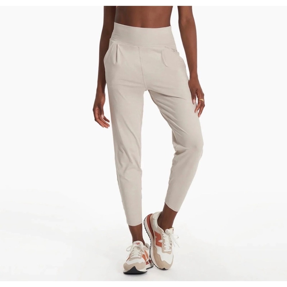 Vuori women's Lux At Ease Harem High Rise Jogger in Cream Sz Small
